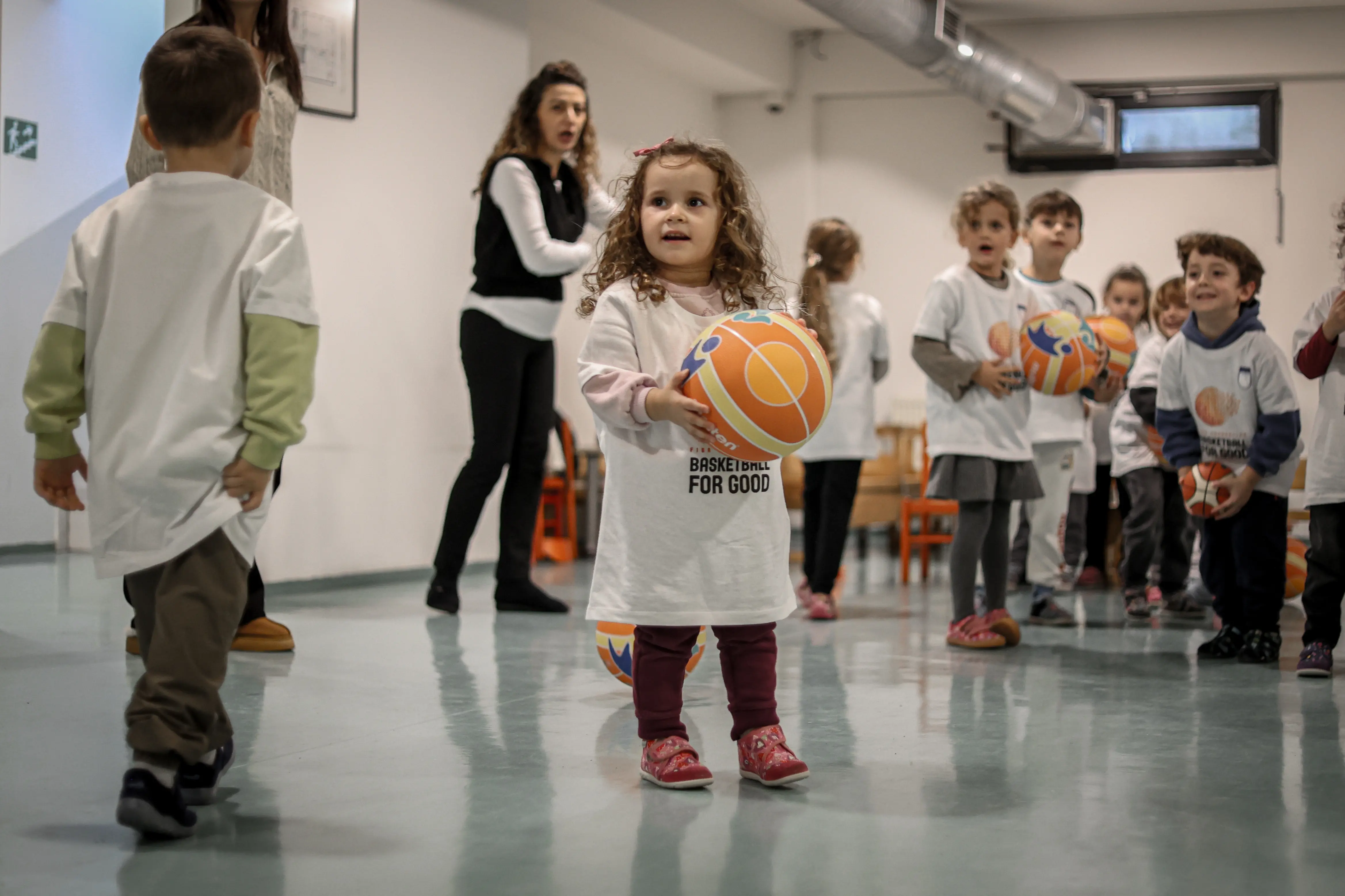 FBK zhvillon aktivitetin “Hoops & Words” në çerdhen “Montessori” në Prishtinë